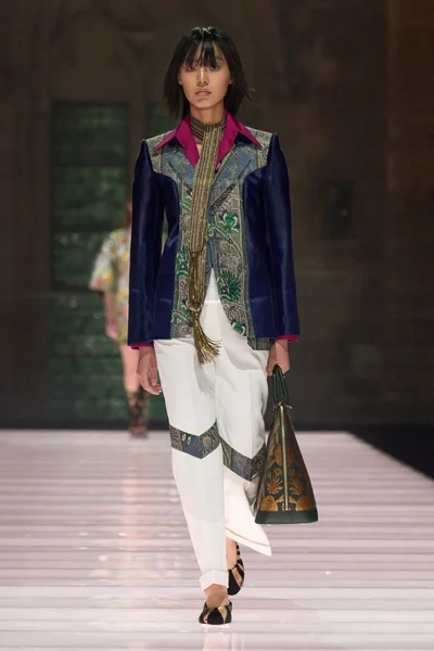 Look 17